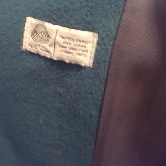 Woman's wool winter coat - Picture 6 of 6